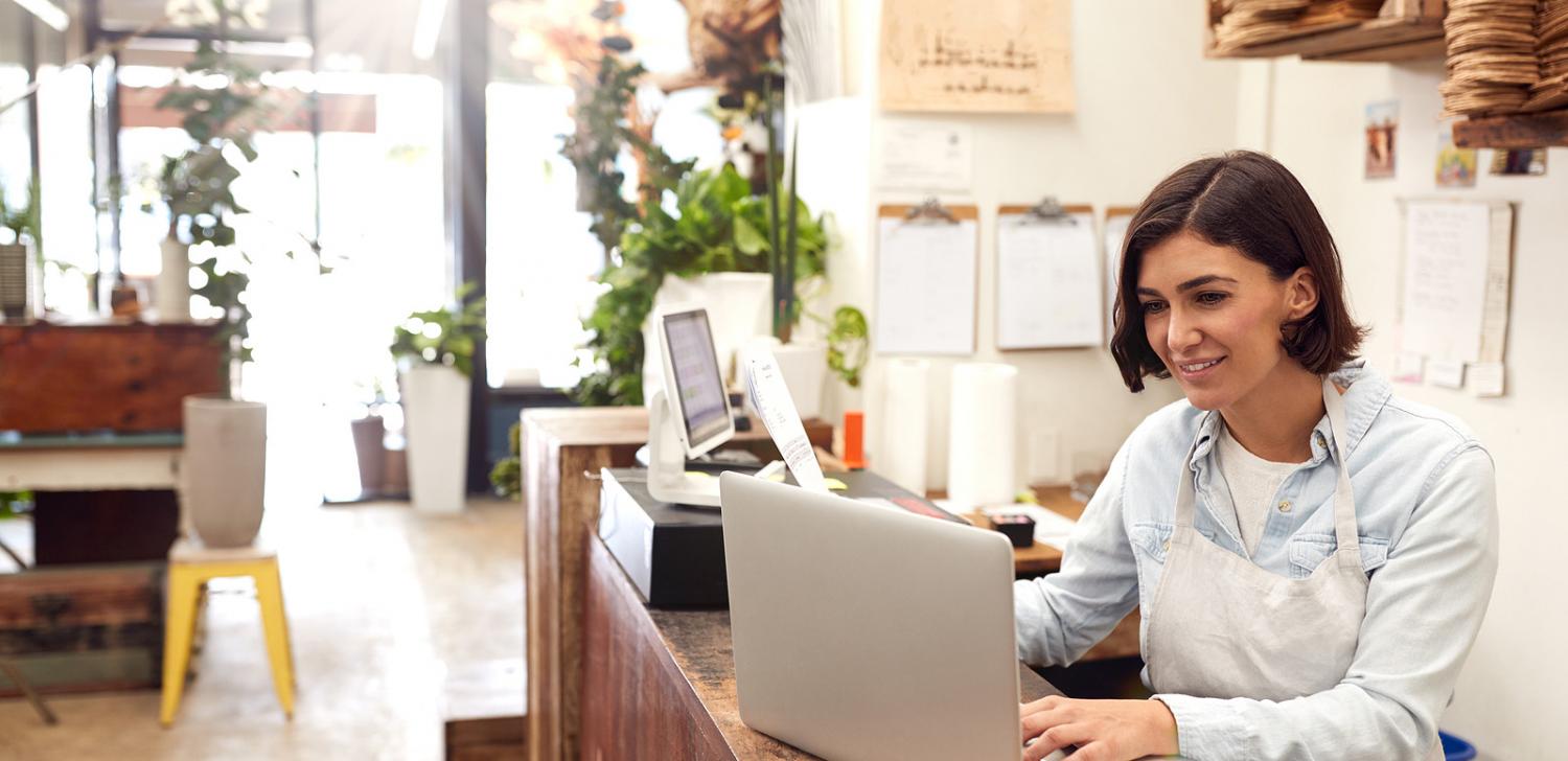 sales woman on laptop